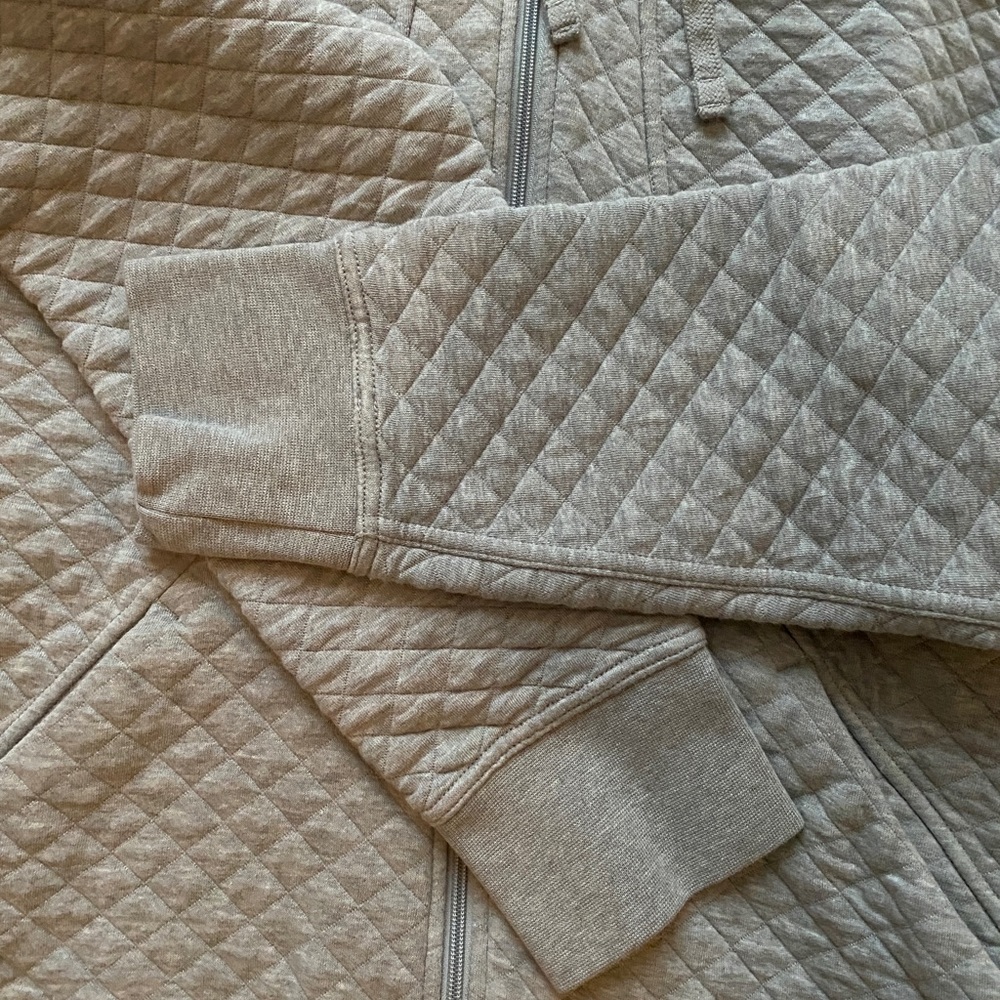SOLD - Like New Patagonia organic cotton Quilted Hoodie - Picture 2 of 6
